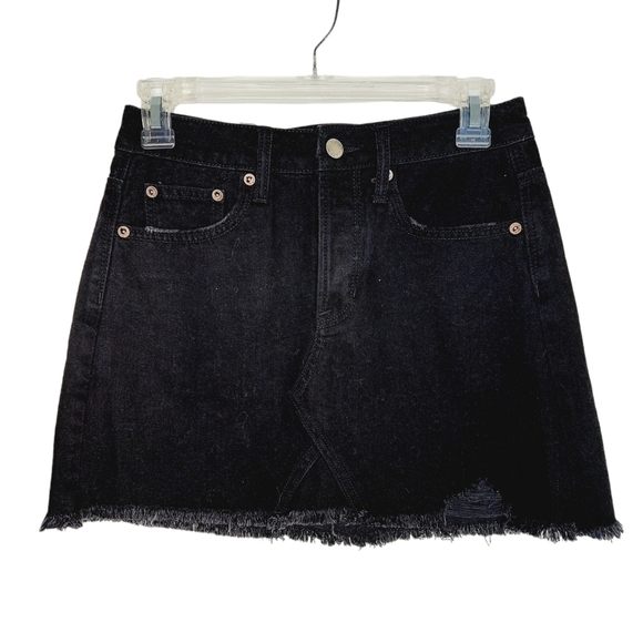 American Eagle Black Denim Mini Skirt Button Fly Fringe Distressed Size 0 NWOT - Picture 1 of 13